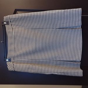 Kasper Houndstooth Skirt w/ Box pleats in Front & Back, and Back Zip
